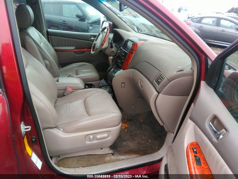 Toyota Sienna 2010г.