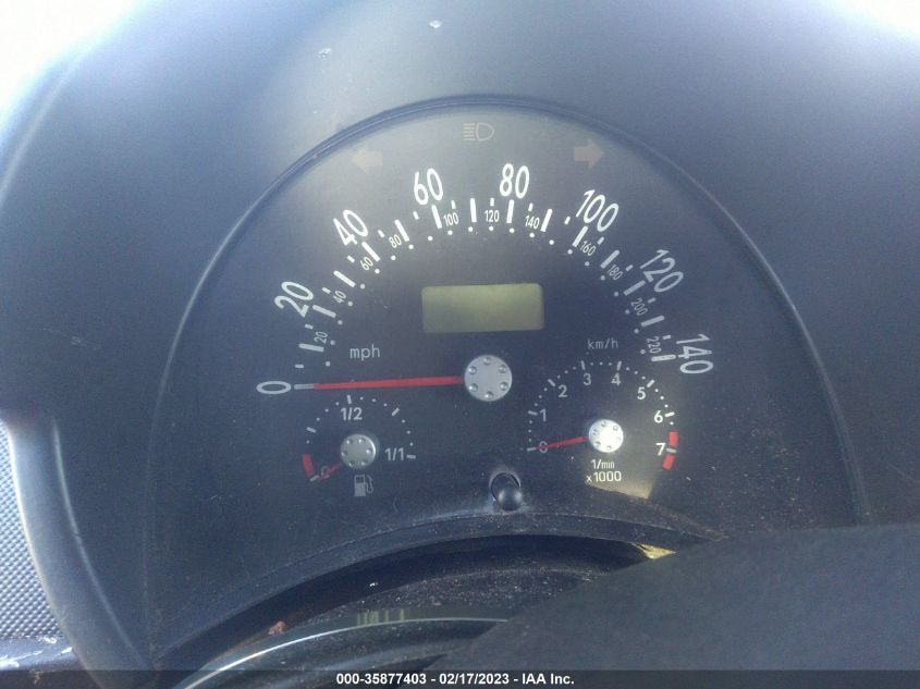 Volkswagen New Beetle 2001г.