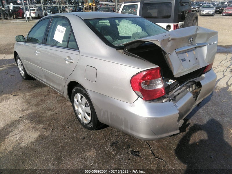 Toyota Camry 2004г.