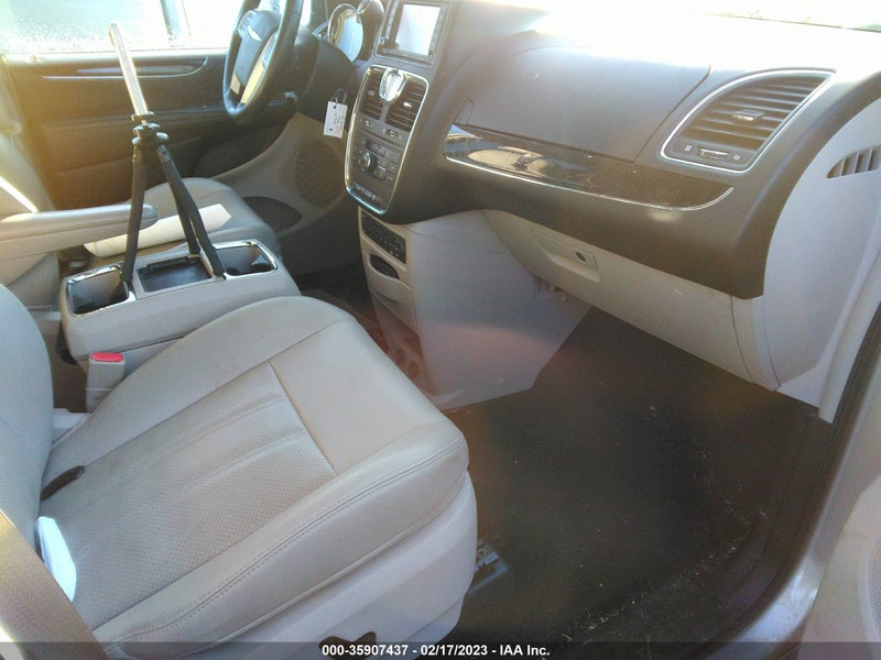 Chrysler Town & Country 2013г.