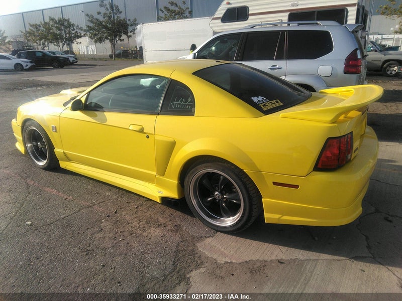 Ford Mustang 2001г.