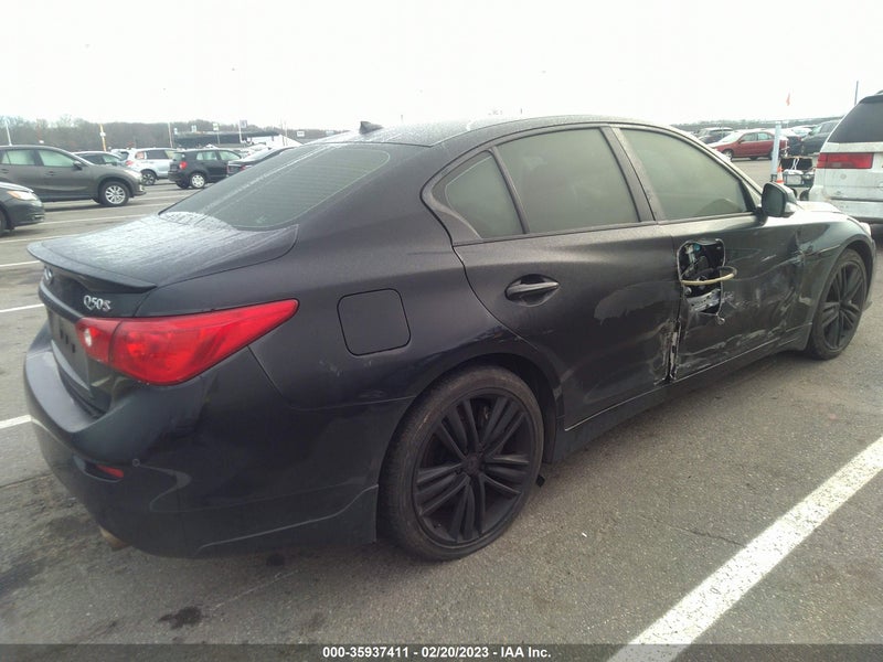 Infiniti Q50 2015г.