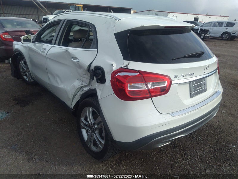 Mercedes-Benz GLA-Class 2015г.