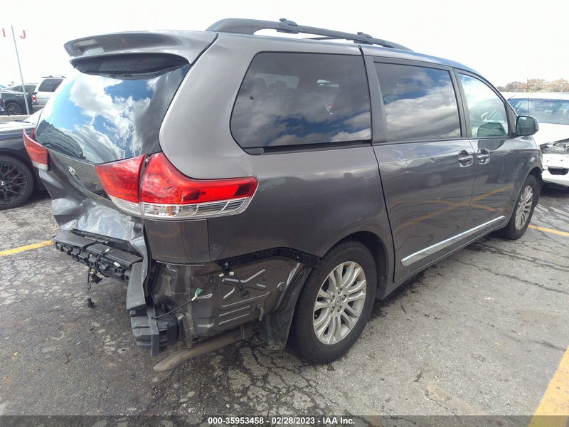 Toyota Sienna 2014г.