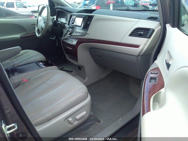 Toyota Sienna 2014г.