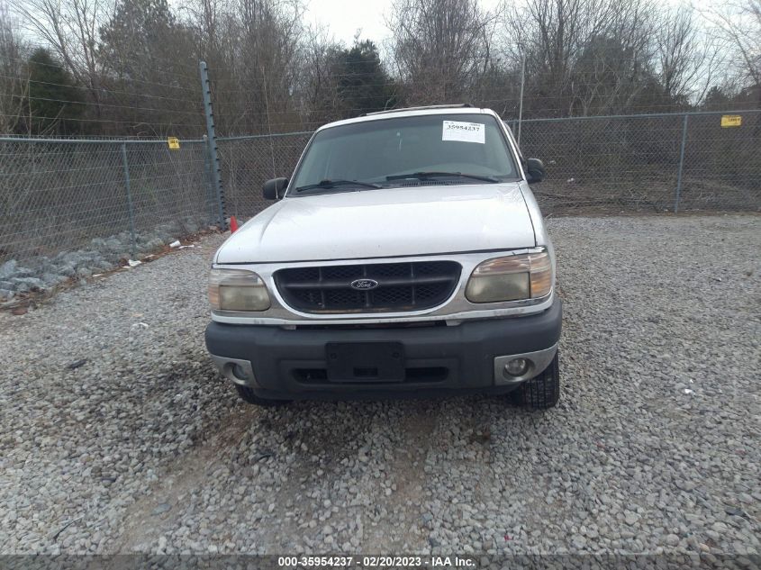 Ford Explorer 2000г.