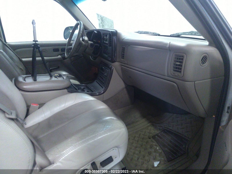 GMC Yukon Denali 2002г.