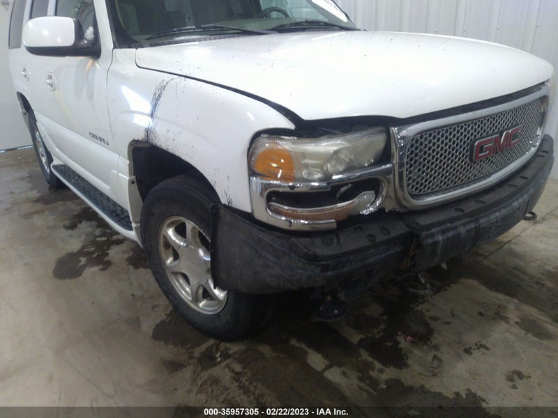 GMC Yukon Denali 2002г.