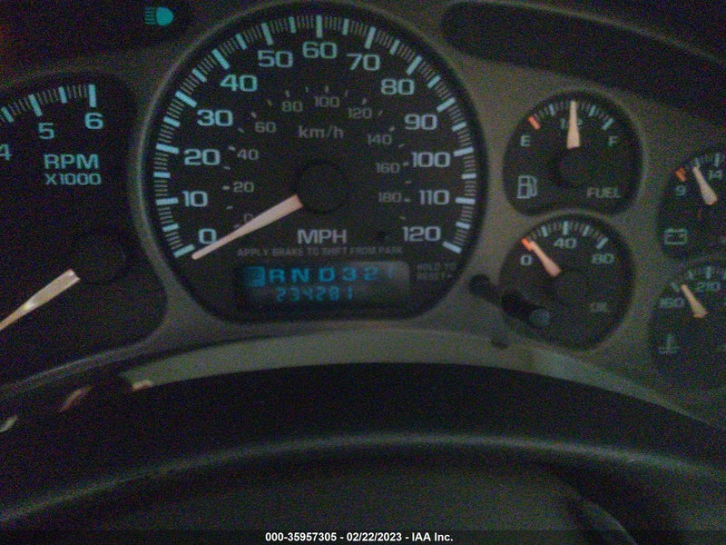 GMC Yukon Denali 2002г.