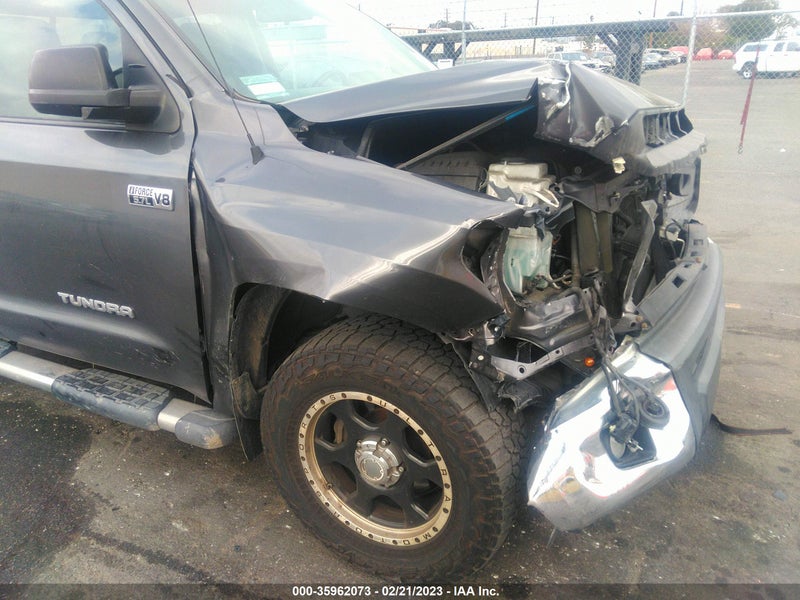 Toyota Tundra 2017г.