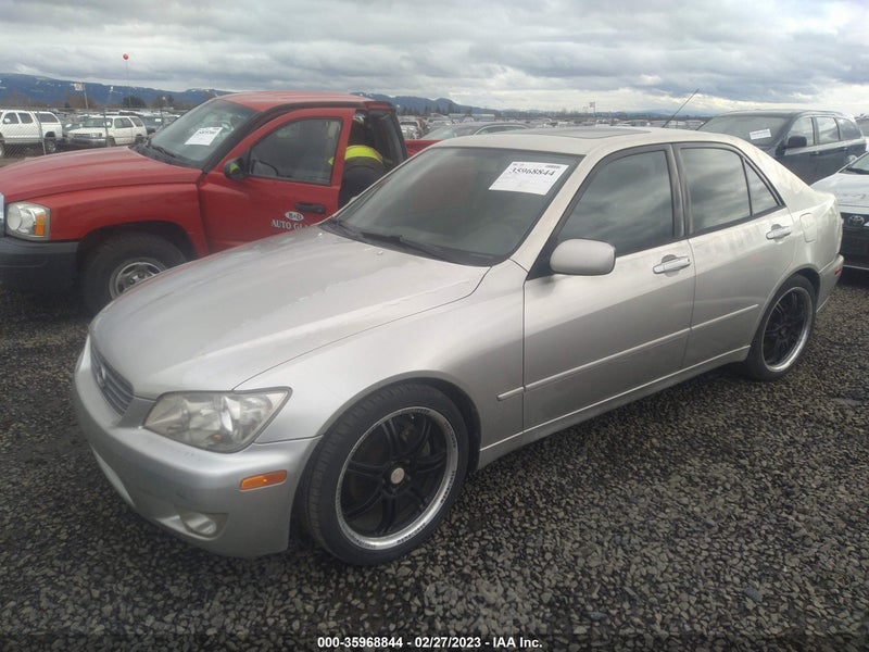 Lexus IS 300 2001г.