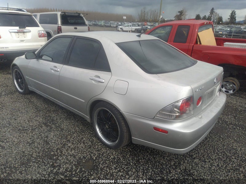 Lexus IS 300 2001г.