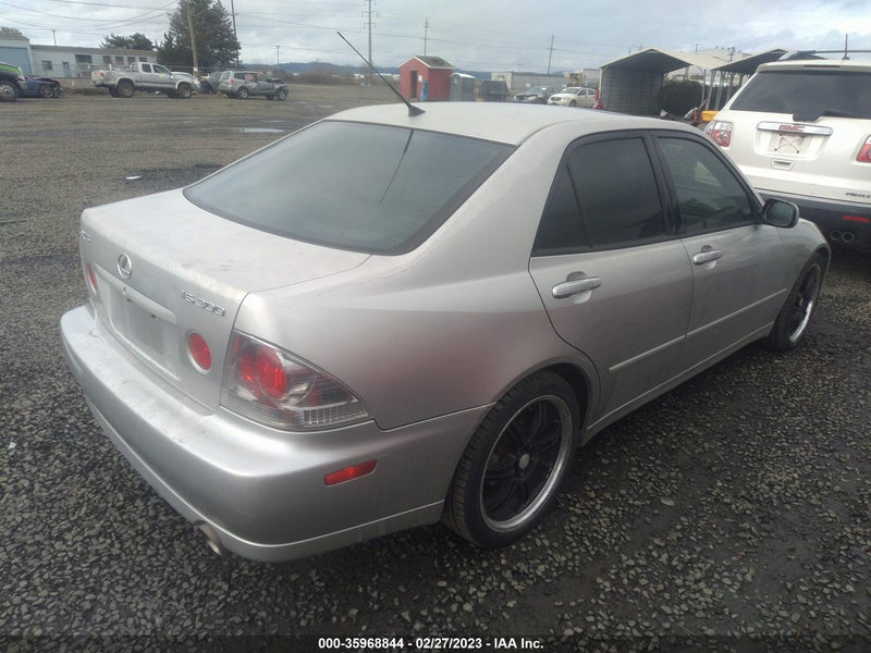 Lexus IS 300 2001г.