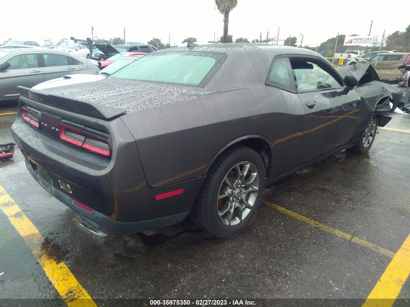 Dodge Challenger 2017г.