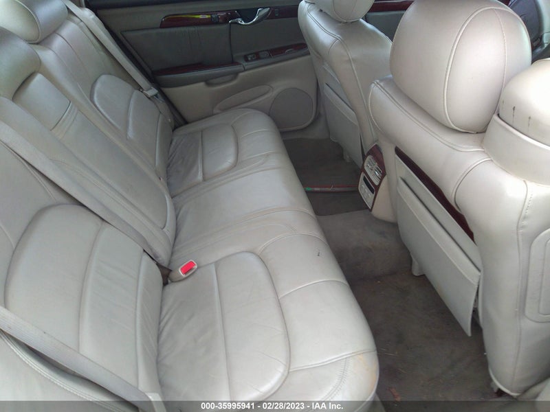 Cadillac DeVille 2000г.