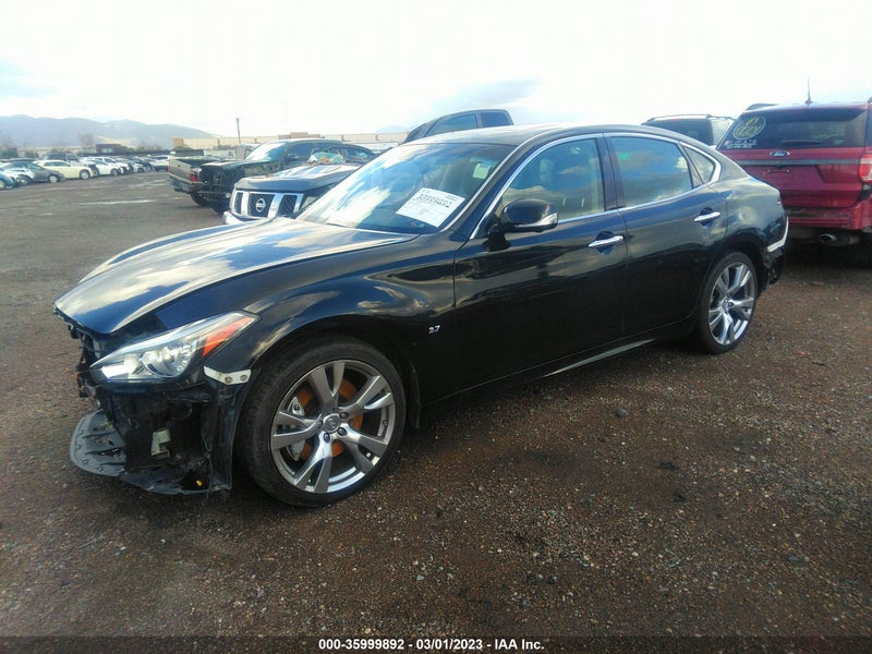 Infiniti Q70 2015г.