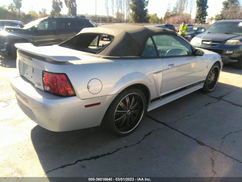 Ford Mustang 2002г.