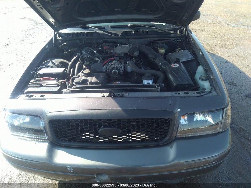 Ford Crown Victoria 2008г.