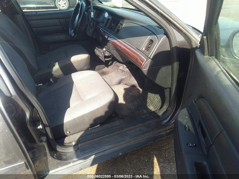 Ford Crown Victoria 2008г.