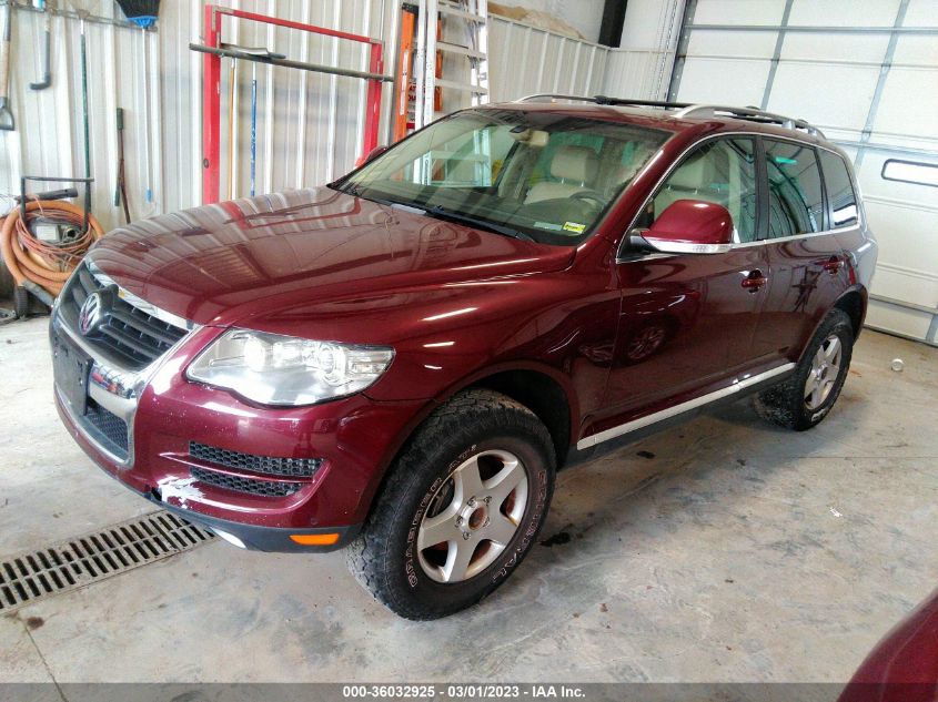 Volkswagen Touareg 2010г.