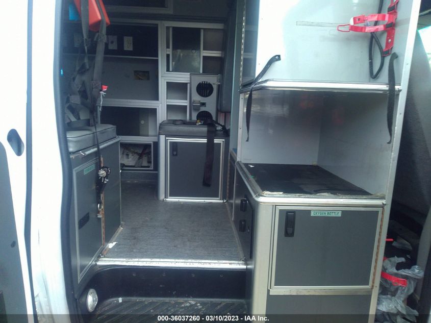 Ford Econoline 2000г.