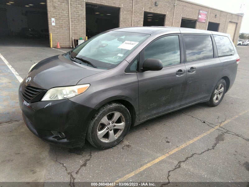 Toyota Sienna 2013г.