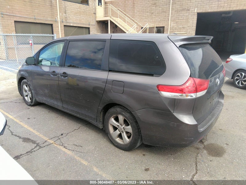 Toyota Sienna 2013г.