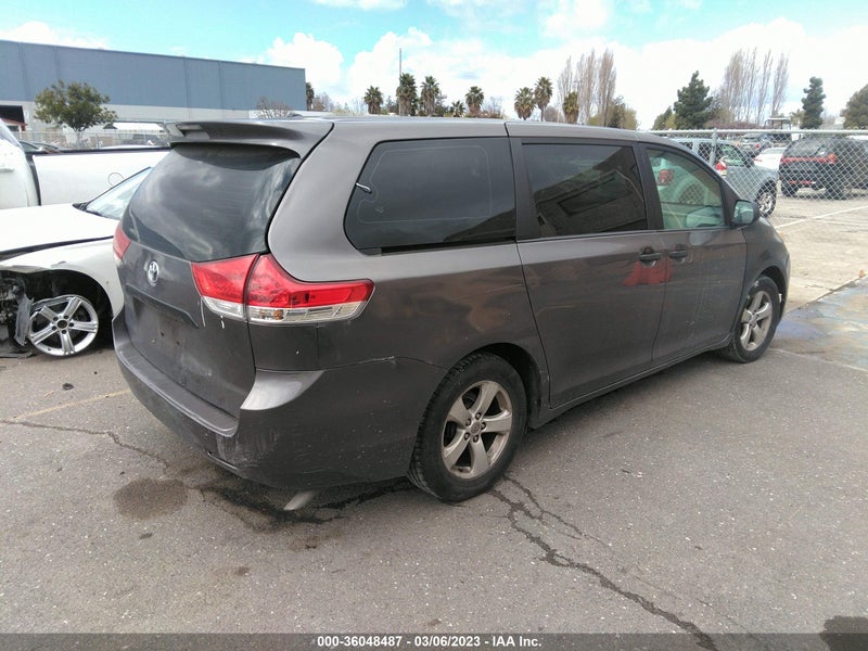 Toyota Sienna 2013г.