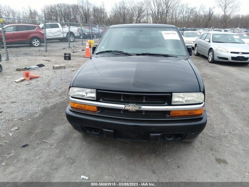 Chevrolet S-10 2004г.