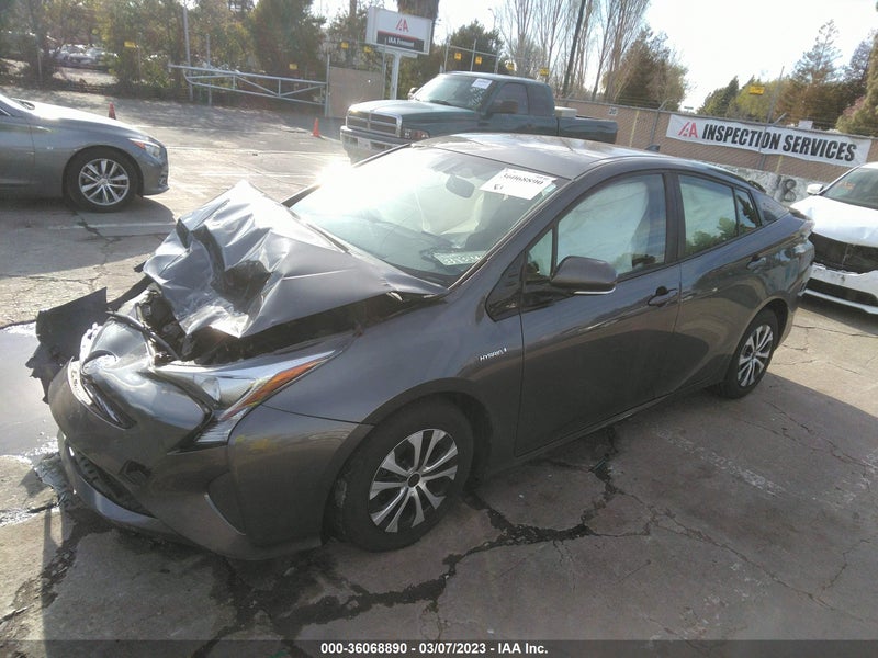 Toyota Prius 2016г.