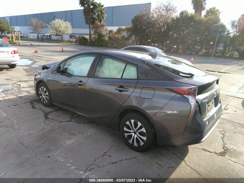 Toyota Prius 2016г.