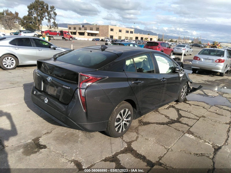 Toyota Prius 2016г.