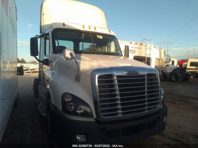 Global Auto Auctions: 2015 FREIGHTLINER CASCADIA 125