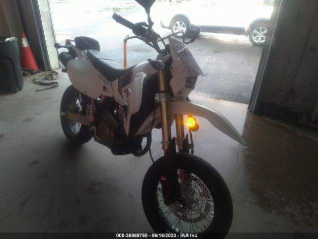Global Auto Auctions: 2022 SUZUKI DR-Z400