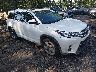5TDYZRFH8JS****** Salvamento y Destrozados 2018 Toyota Highlander en Suffolk