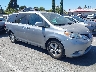5TDYZ3DC5HS****** Salvamento y Destrozados 2017 Toyota Sienna en Los Angeles